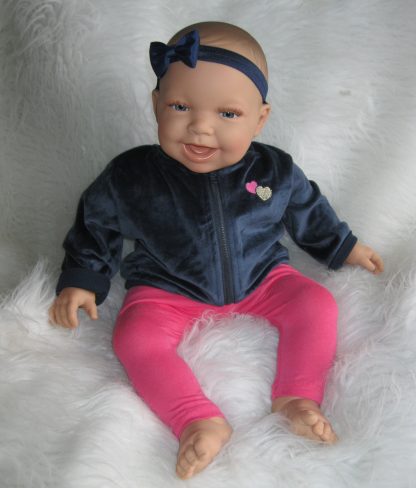 AD3d Levensechte Babypop soft body Naomi blauwe ogen in kleding 53 cm - Afbeelding 5