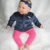 AD3v Levensechte Babypop soft body Naomi blauwe ogen in kleding 53 cm - Afbeelding 4