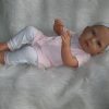 ADK0d Levensechte Babypop Newborn Meisje full body blank 52 cm pastel kleding inclusief speen - Afbeelding 13
