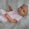 ADK0d Levensechte Babypop Newborn Meisje full body blank 52 cm pastel kleding inclusief speen - Afbeelding 16