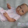 ADK0d Levensechte Babypop Newborn Meisje full body blank 52 cm pastel kleding inclusief speen - Afbeelding 3