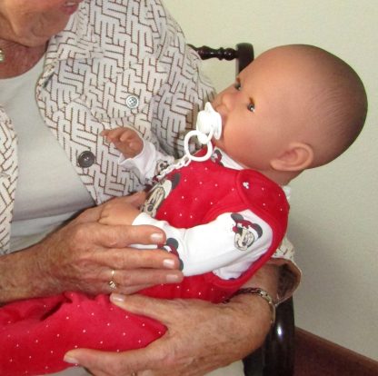 AD7b Levensechte Babypop soft body Lisa met slaapogen Kerstkleding speen 52 cm - Afbeelding 15