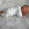 AD6a Levensechte Babypop soft body flexibele pop met kleding 53 cm - Afbeelding 25