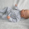 AD7j Levensechte Babypop soft body met slaapogen grijze kleding en speen 52 cm - Afbeelding 12