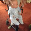 AD7j Levensechte Babypop soft body met slaapogen grijze kleding en speen 52 cm - Afbeelding 7