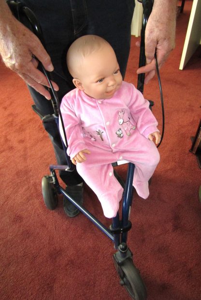 AD3g Levensechte Babypop softbody Naomi blauwe ogen in velours pakje 53 cm - Afbeelding 8