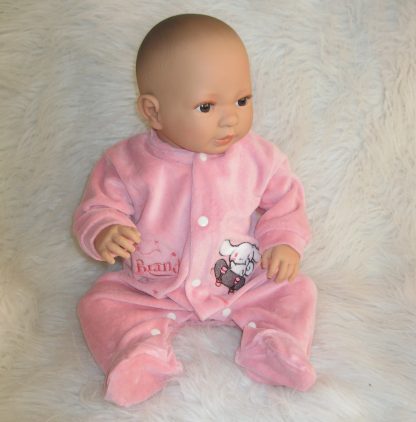 AD9c Levensechte Babypop Leoni softbody bruine ogen met velours pakje en speen 52 cm - Afbeelding 16
