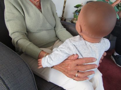 AD3b Levensechte Babypop softbody Naomi bruine ogen in velours pakje 53 cm - Afbeelding 5