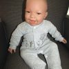 AD3b Levensechte Babypop softbody Naomi bruine ogen velours pakje grijs 53 cm - Afbeelding 21