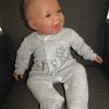 AD3b Levensechte Babypop softbody Naomi bruine ogen velours pakje grijs 53 cm - Afbeelding 14