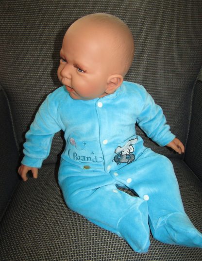 AD5a Levensechte Babypop soft body pop Roy in velours pakje 53 cm - Afbeelding 11