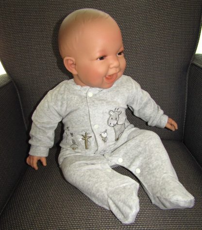 AD3b Levensechte Babypop softbody Naomi bruine ogen in velours pakje 53 cm - Afbeelding 4
