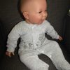 AD3b Levensechte Babypop softbody Naomi bruine ogen velours pakje grijs 53 cm - Afbeelding 19