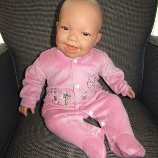 AD3b Levensechte Babypop softbody Naomi met bruine ogen roze velours pakje 53 cm