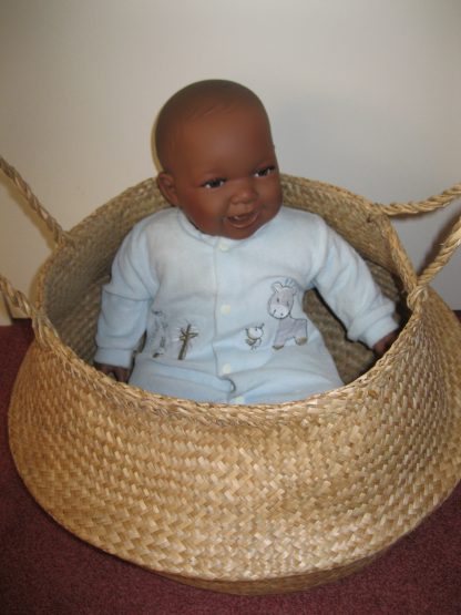 AD3l4 Levensechte Babypop soft body pop donker in velours pakje 53 cm - Afbeelding 2