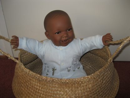 AD3l4 Levensechte Babypop soft body pop donker in velours pakje 53 cm