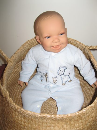AD3f Levensechte Babypop soft body Naomi blauwe ogen velours pakje 53 cm