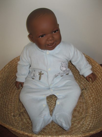 AD3l4 Levensechte Babypop soft body pop donker in velours pakje 53 cm - Afbeelding 3