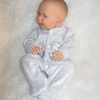 ADK1f Levensechte Babypop Newborn Jongen full body blank 52 cm in velours pakje - Afbeelding 2
