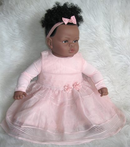 SB37a Berbesa soft body pop donker krullend haar hoge staart met kleding 62 cm