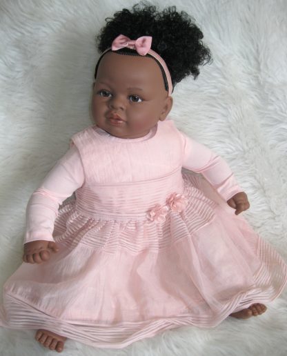 SB37a Berbesa soft body pop donker krullend haar hoge staart met kleding 62 cm - Afbeelding 2