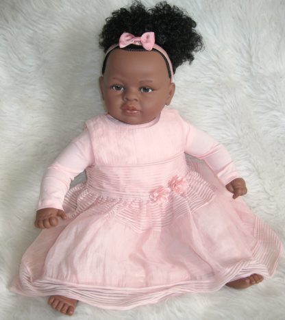 SB37a Berbesa soft body pop donker krullend haar hoge staart met kleding 62 cm - Afbeelding 5