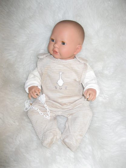 AD7a Levensechte Babypop soft body Liam met slaapogen in kleding en speen 52 cm - Afbeelding 5