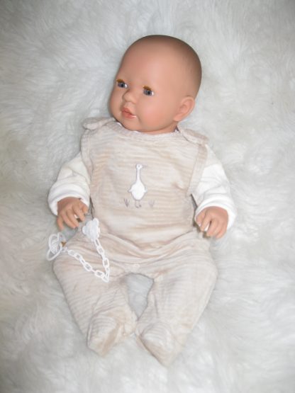 AD7a Levensechte Babypop soft body Liam met slaapogen in kleding en speen 52 cm - Afbeelding 10