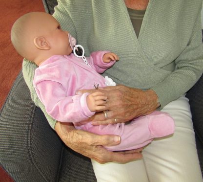 AD8b Levensechte Babypop Kristina soft body in velours pakje roze met speen 52 cm - Afbeelding 18