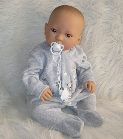 AD9b Levensechte Babypop Leoni soft body bruine ogen in velours pakje met speen 52 cm - Afbeelding 25