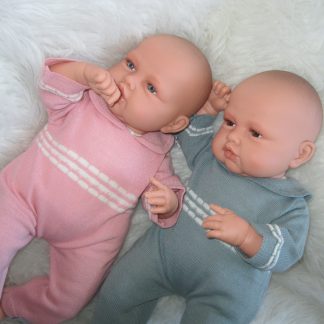 AJ12b Antonio Juan levensechte babypoppen Babydo Combi set van 2 poppen in kleding en speen