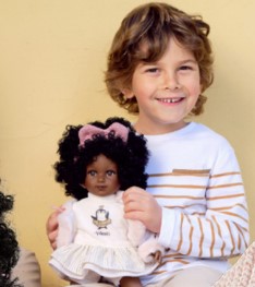 L21 Llorens popje soft body pop donker zwart krullend haar en kleding 35cm