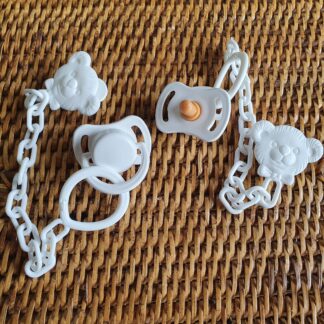 Speen wit 2 x Middel maat met speenketting voor babypoppen - Let op zie omschrijving voor welke pop !